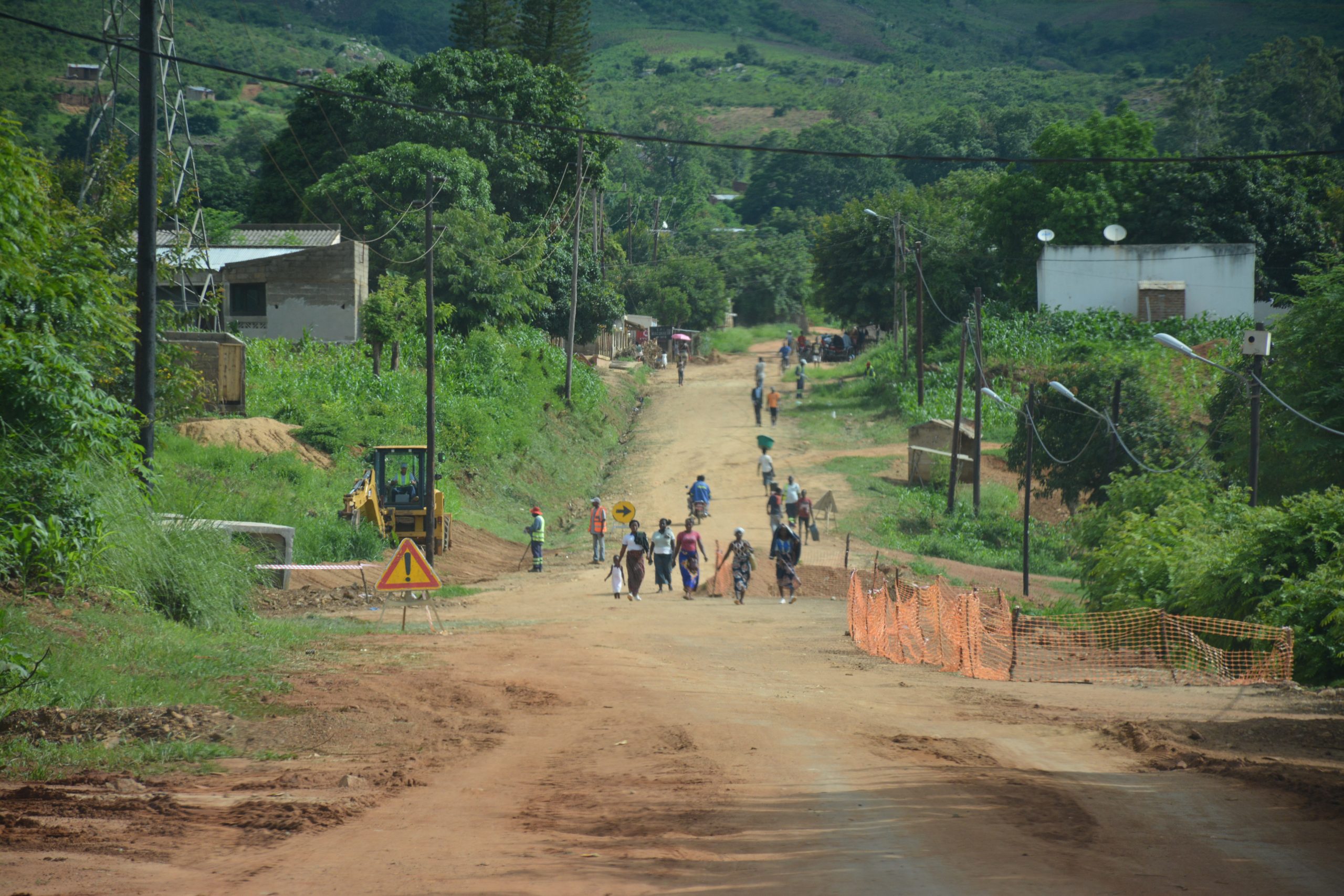 Access roads in Massinga and Manica